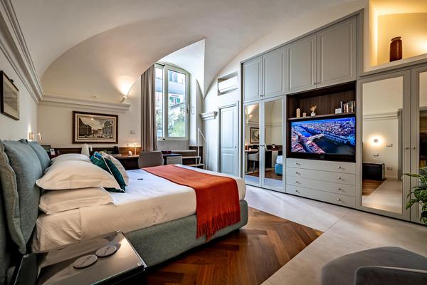 Deluxe King Suite