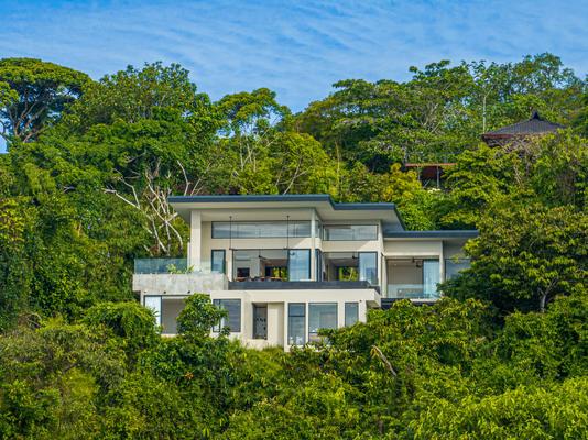 Elegant 4BR Villa w/ Ocean Views & Whale’s Tail Vista