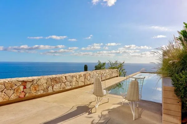 Remarkable 4BR Villa w/ Oceans Views & Pool