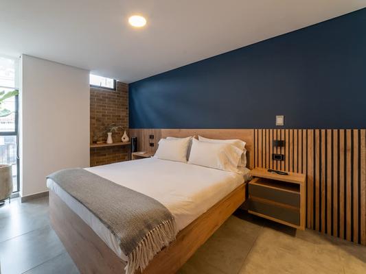 Laureles 2BR w/ City Views