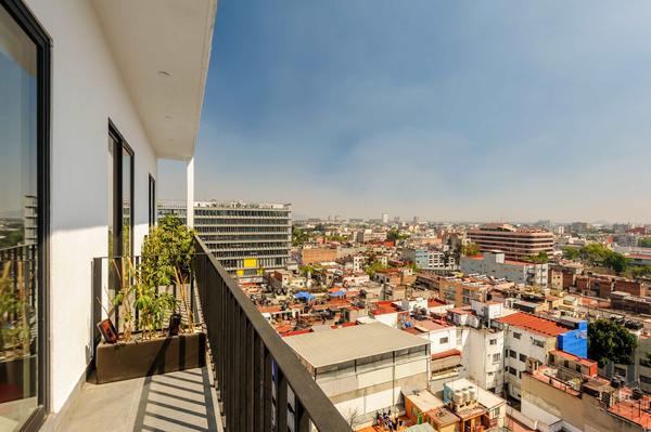 Deluxe Loft w/ Balcony in Tabacalera