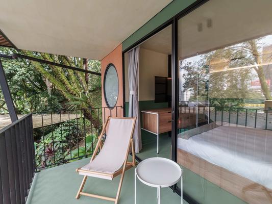 Upscale 2BR w/ Balcony & AC in Poblado