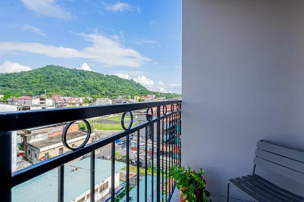 Brilliant 1BR in Casco View