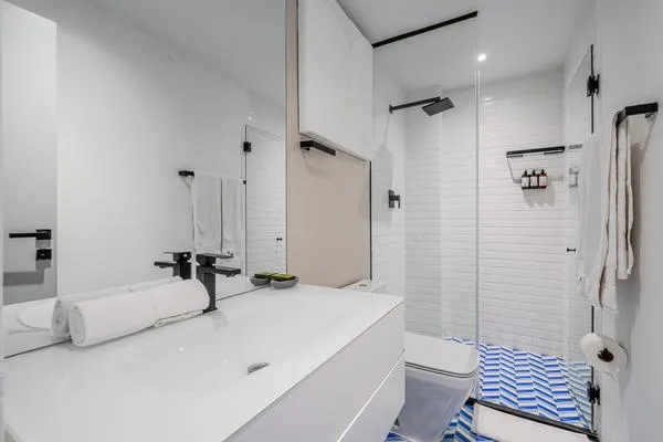 Divine 2BR in Plaza Herrera