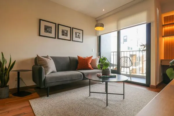 Stylish 2BR Retreat w/ Balcony in Miraflores