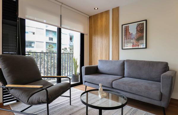 Engaging 2BR Retreat w/ Balcony in Miraflores