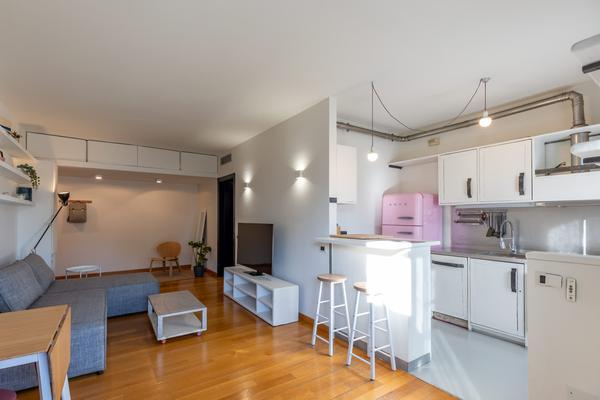 Bright Navigli Apartment with Canal view