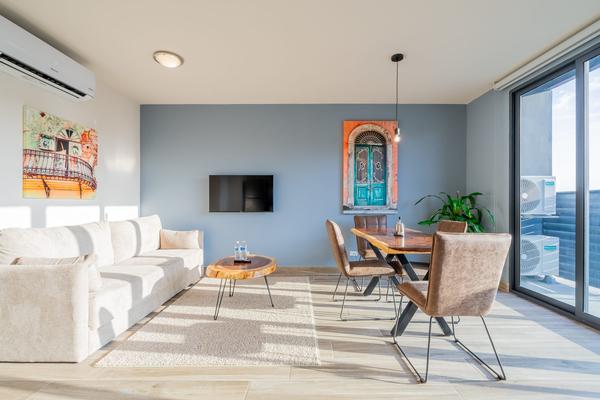 Beautiful 1BR w/ Balcony in Casco View