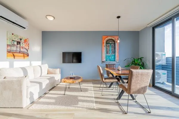 Beautiful 1BR w/ Balcony in Casco View
