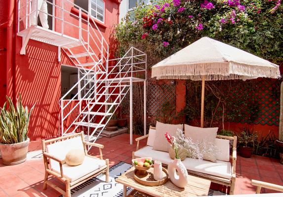 Comfortable 7BR Home with Cozy Terrace