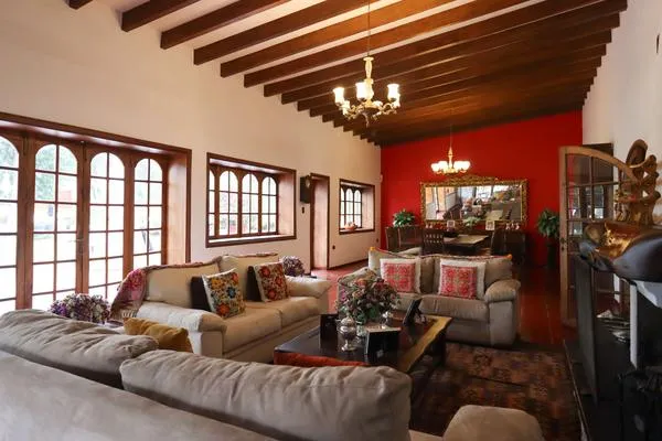 Spacious 12BR Stay w/ Pool, BBQ in Pachacamac