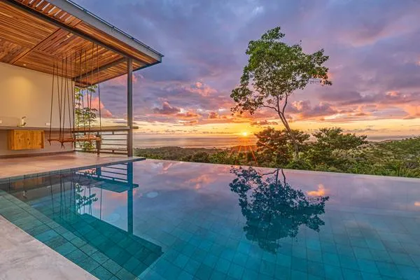 Stylish 3BR Villa w/ Stunning Terrace Views