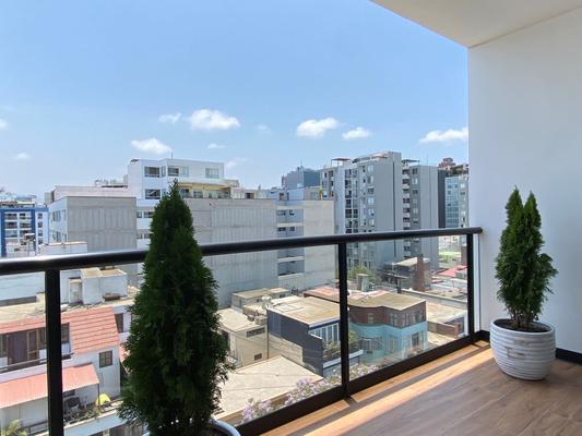 Incredible 3BR with balcony in Miraflores