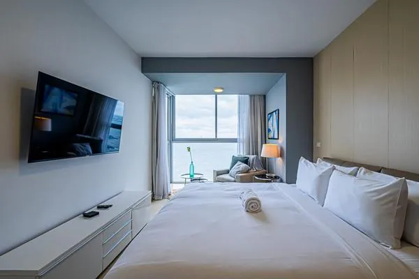 Settled 1BR w/ Fantastic Balcony in YOO