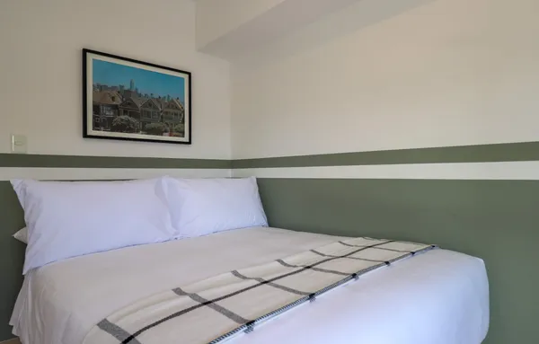 Charming 2BR w/ Balcony & View in Miraflores