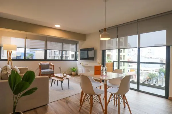 Fancy 2BR with Balcony in Miraflores