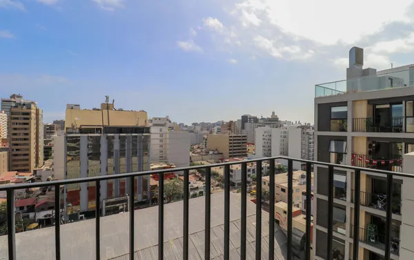 Charming 2BR w/ Balcony & View in Miraflores