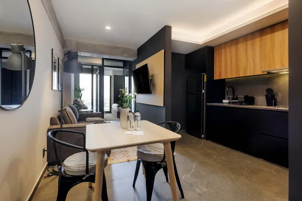 Polished 1BR w/ Balcony in Tabacalera
