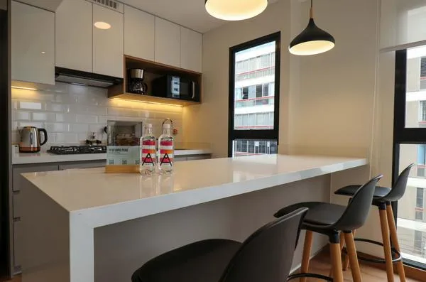 Engaging 2BR Retreat w/ Balcony in Miraflores