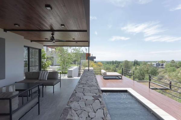 Modern 3BR House w/ Private Pool in Mendoza