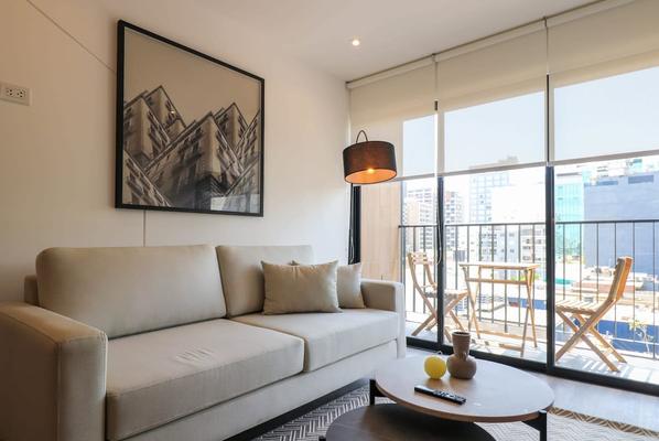 Charming 1BR with Balcony in Miraflores