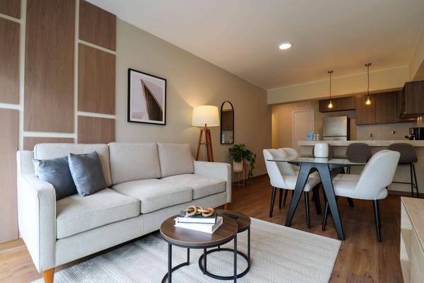 Comfy 2BR w/ Modern Balcony Near Kennedy Park