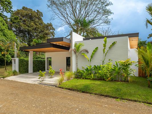 Stylish 3BR Villa w/ Stunning Terrace Views