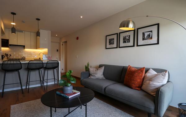 Stylish 2BR Retreat w/ Balcony in Miraflores