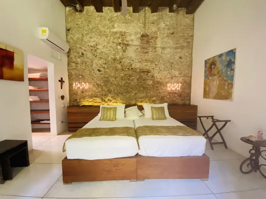 Colonial 5BR Home with Private Pool in Cartagena