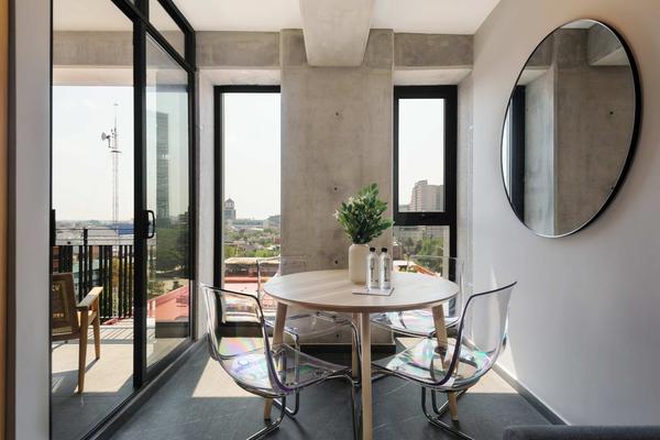 Well-Appointed 2BR w/ Balcony in Tabacalera