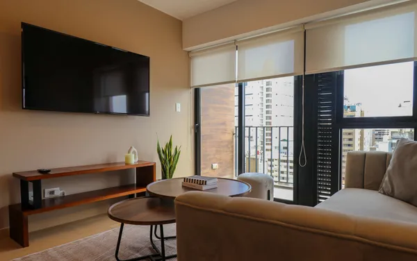 Charming 2BR w/ Balcony & View in Miraflores