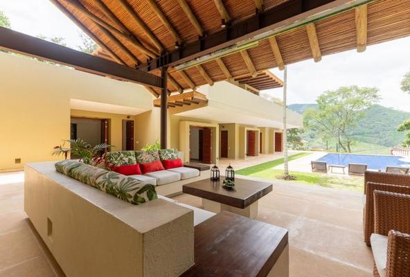 Astonishing 5BR House w/ pool in Anapoima