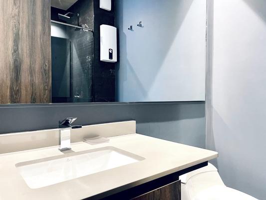 Modern 2BR in Luxury Building in Chico
