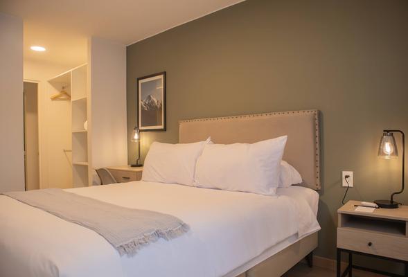 Fresh 1BR w/ Balcony in Miraflores