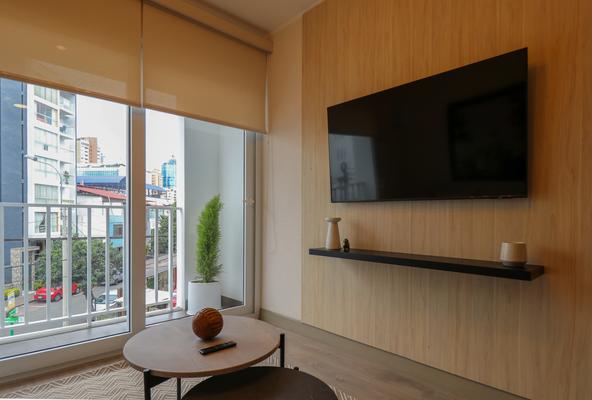 Modern 2BR w/ Balcony Near Parque Kennedy