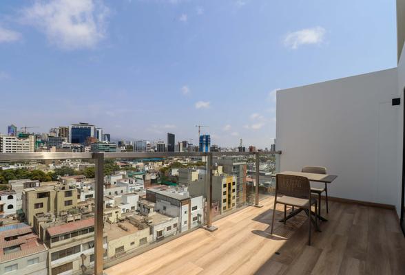 Sunlit 1BR in the Heart of San Isidro