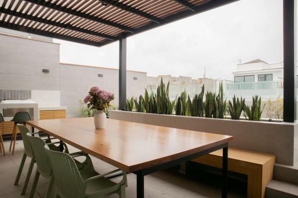 Inviting 2BR w/ Balcony Near the Malecón in Miraflores