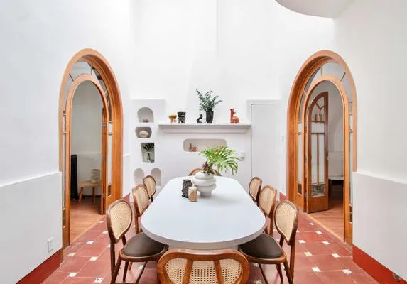 Bright 6BR House w/ Private Terrace