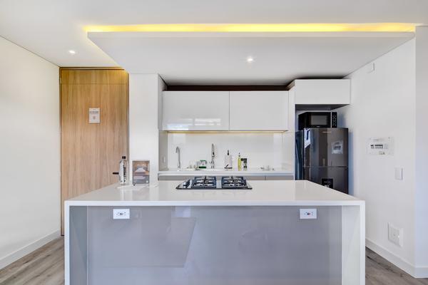 Radiant 2BR w/ Balcony in Santa Barbara