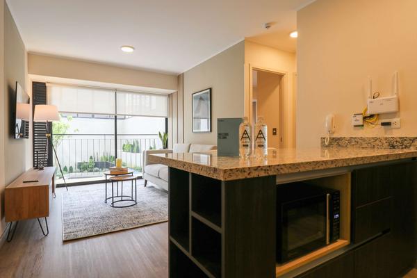 Comfy 1BR Apartment w/ Balcony in Miraflores