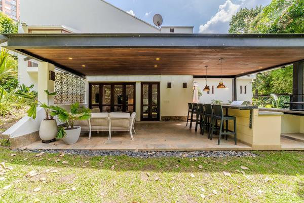 Stunning 5BR home with Jacuzzi in El Poblado