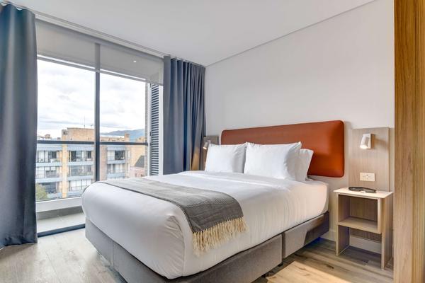 Elegant Loft w/ Balcony in Santa Bárbara