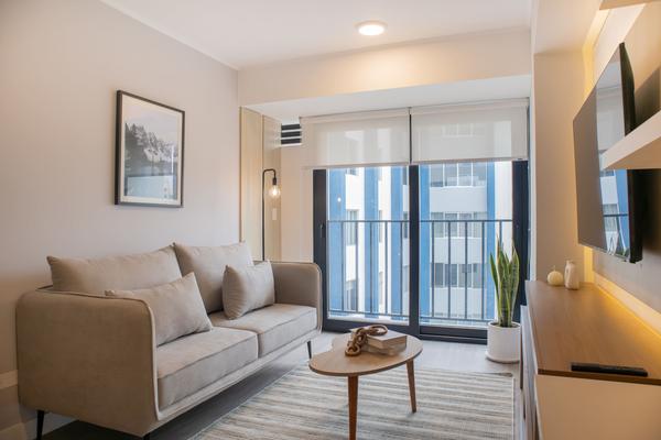 Sunlit 1BR w/ Private Balcony in Miraflores