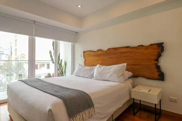 Lovely 1BR with Balcony Near Kennedy Park
