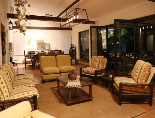 Spectacular 4BR w/ Garden Views in Mendoza