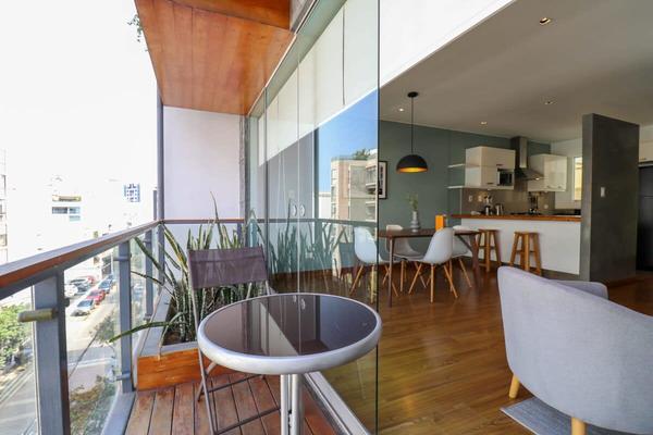 Lovely 2BR with Balcony in Miraflores