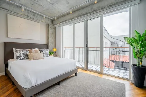 Divine 2BR in Plaza Herrera