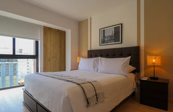 Charming 2BR w/ Balcony & View in Miraflores