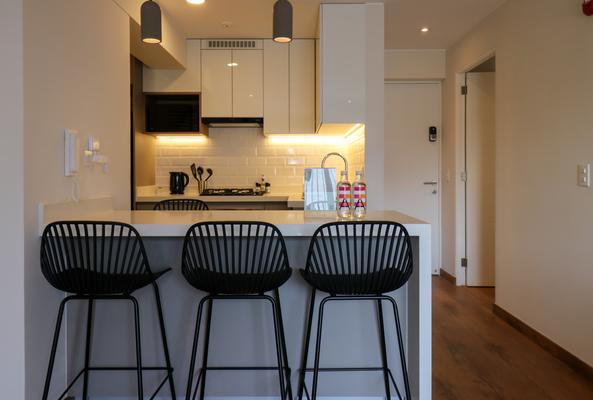 Stylish 2BR Retreat w/ Balcony in Miraflores