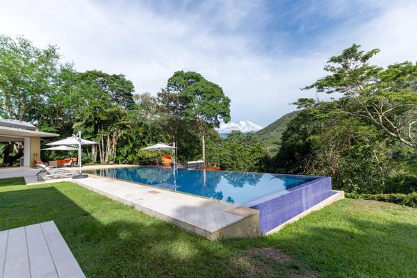 Glowing 4BR Villa w/ Pool at Mesa de Yeguas